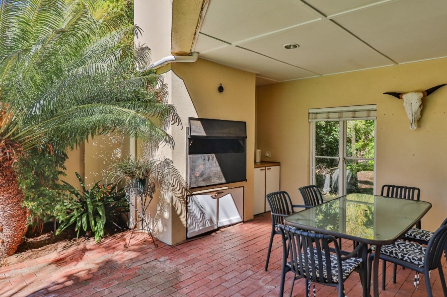 5 Bedroom Property for Sale in Fairway Heights Western Cape